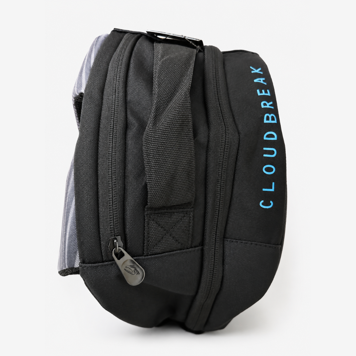 Cloudbreak Everyday Backpack – Black Urban Travel – close-up